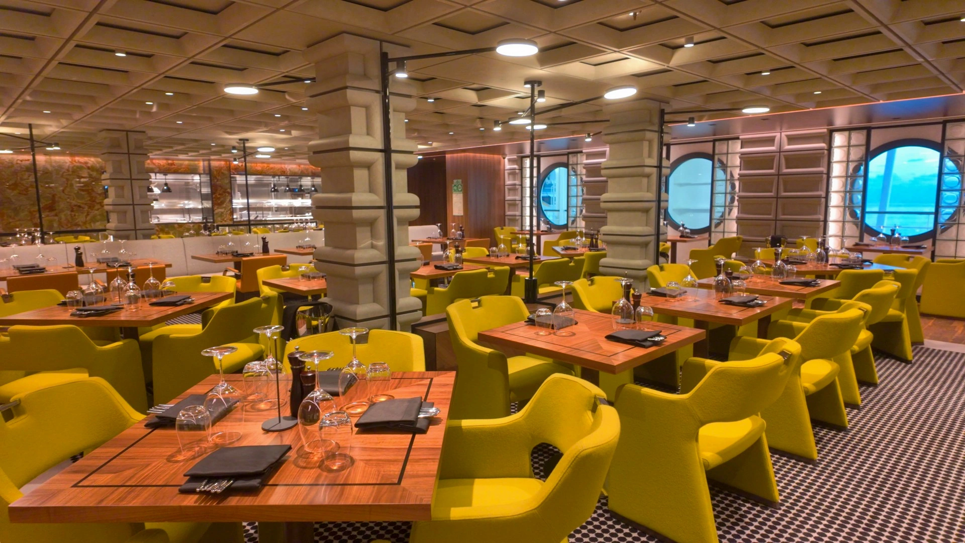 Cagney’s Steakhouse Norwegian Luna