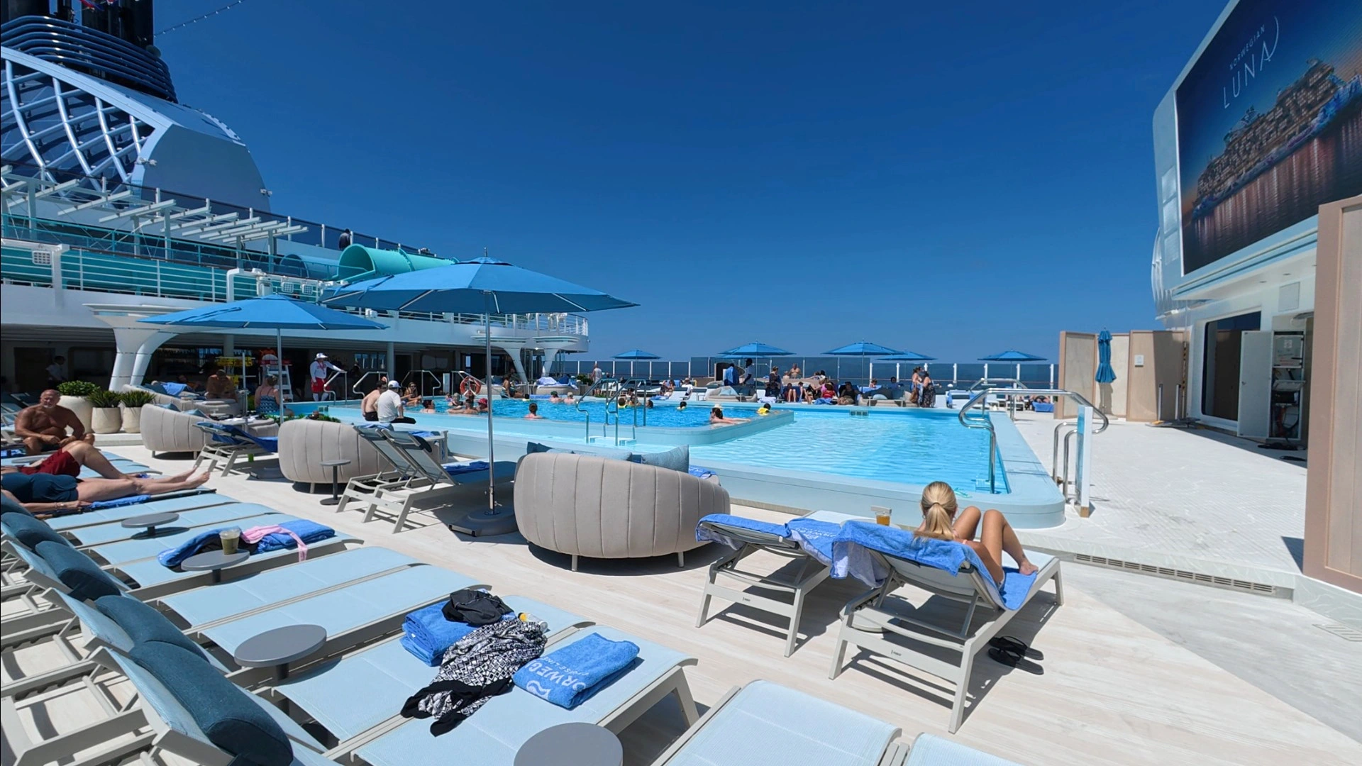 Main Pool Norwegian Luna