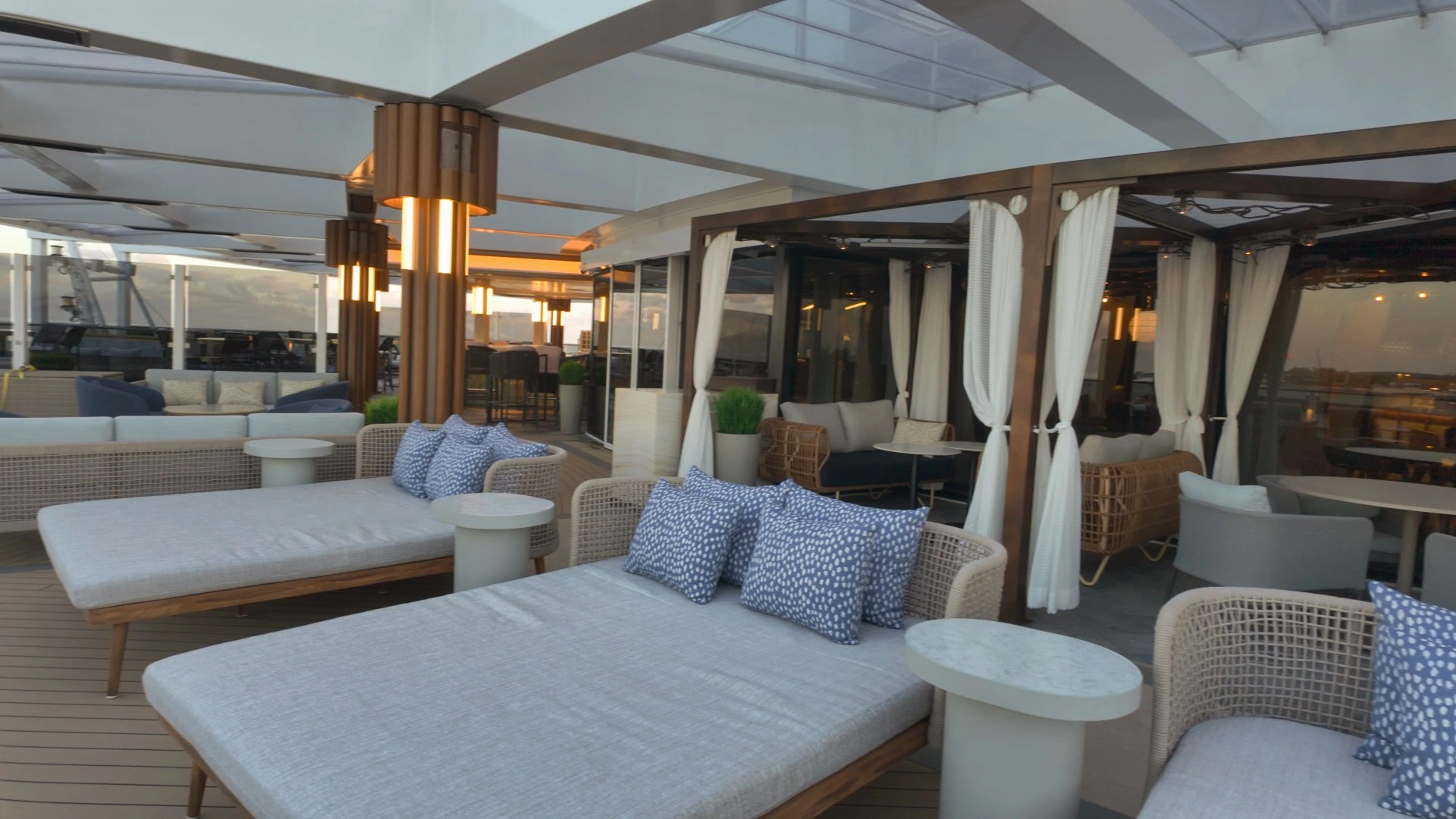 Norwegian Luna Indulge Lounge Outdoor Seating