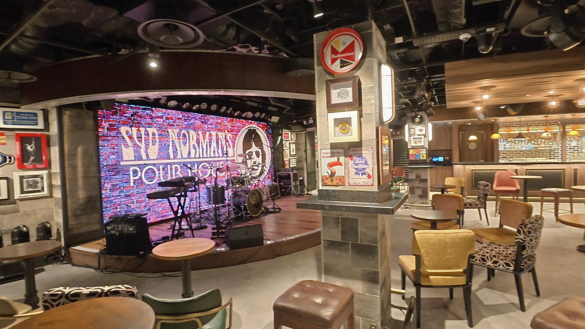 Syd Norman’s Pour House on Norwegian Luna