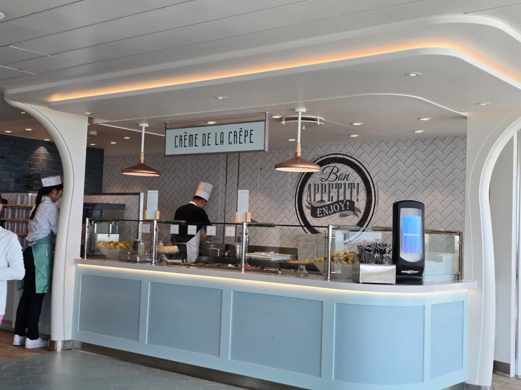 Crème de la Crêpe station on Star of the Seas