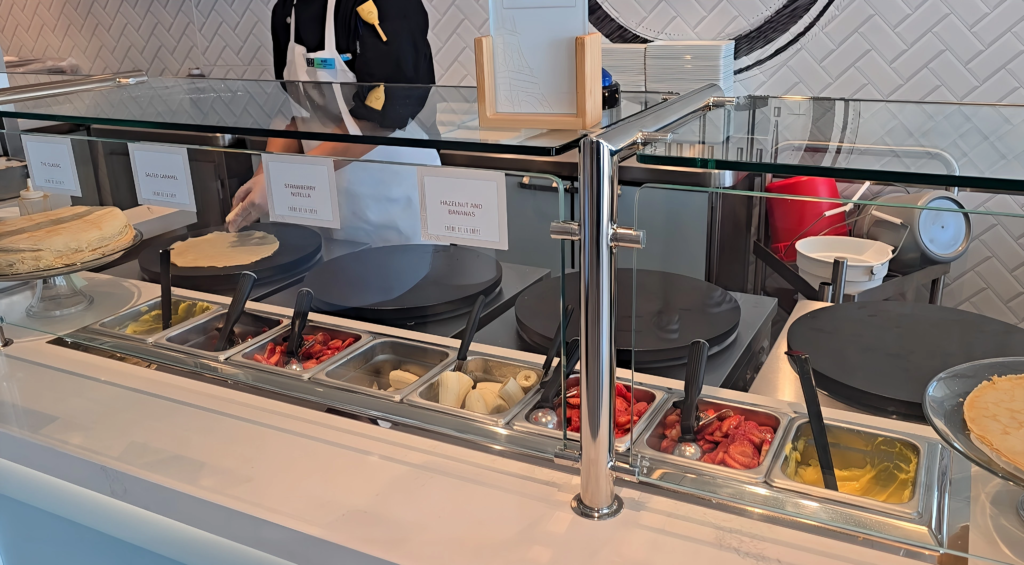 Crème de la Crêpe station on Star of the Seas