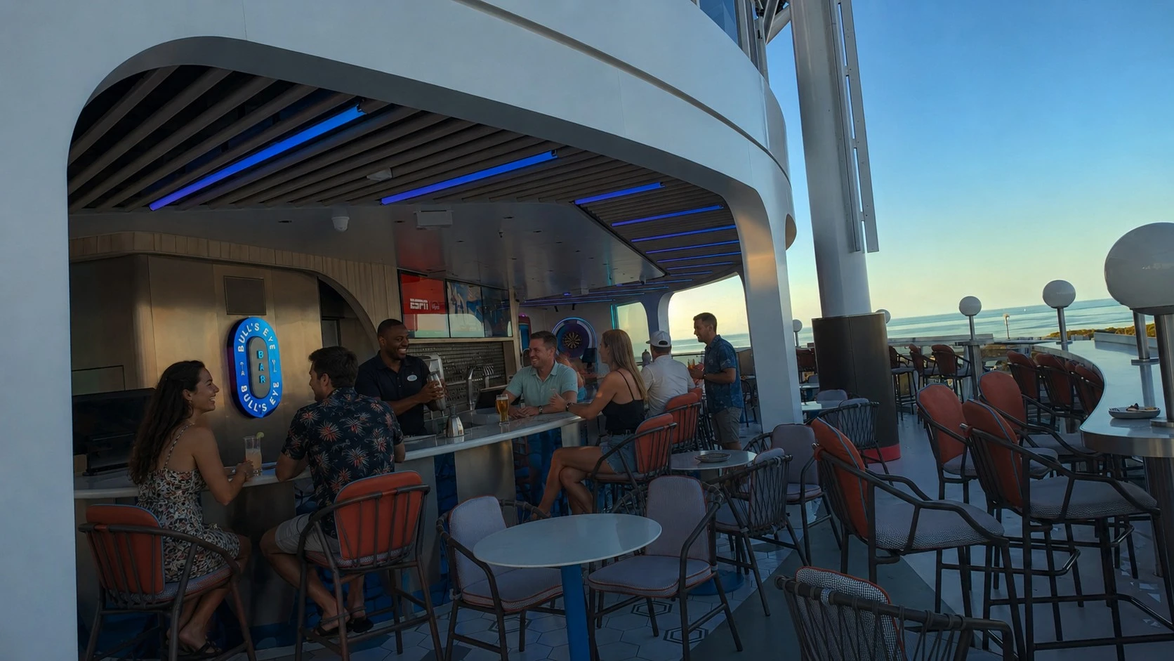 Bull's Eye Bar Norwegian Luna