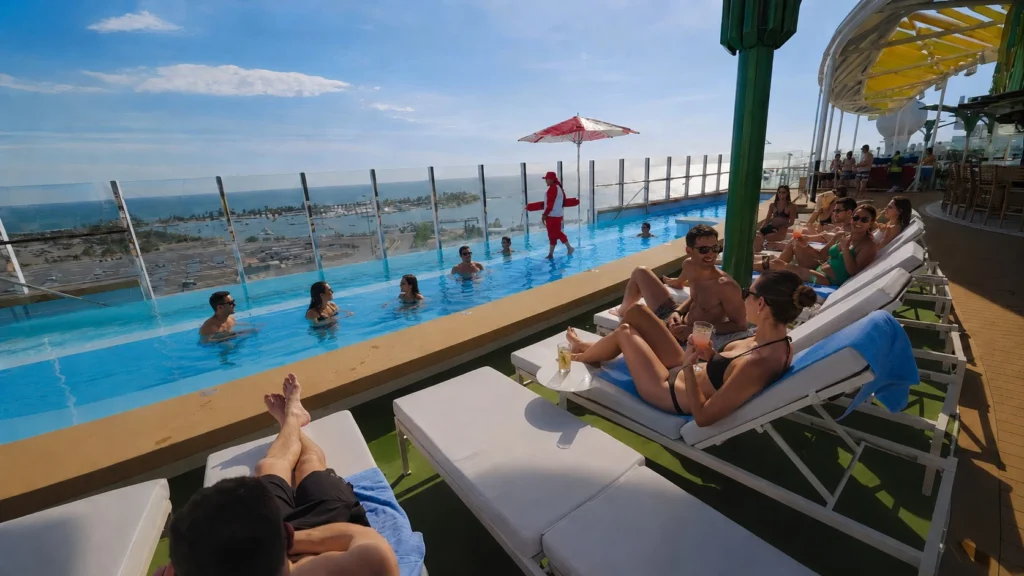 Cloud 17 Infinity Pool Icon of the Seas 1