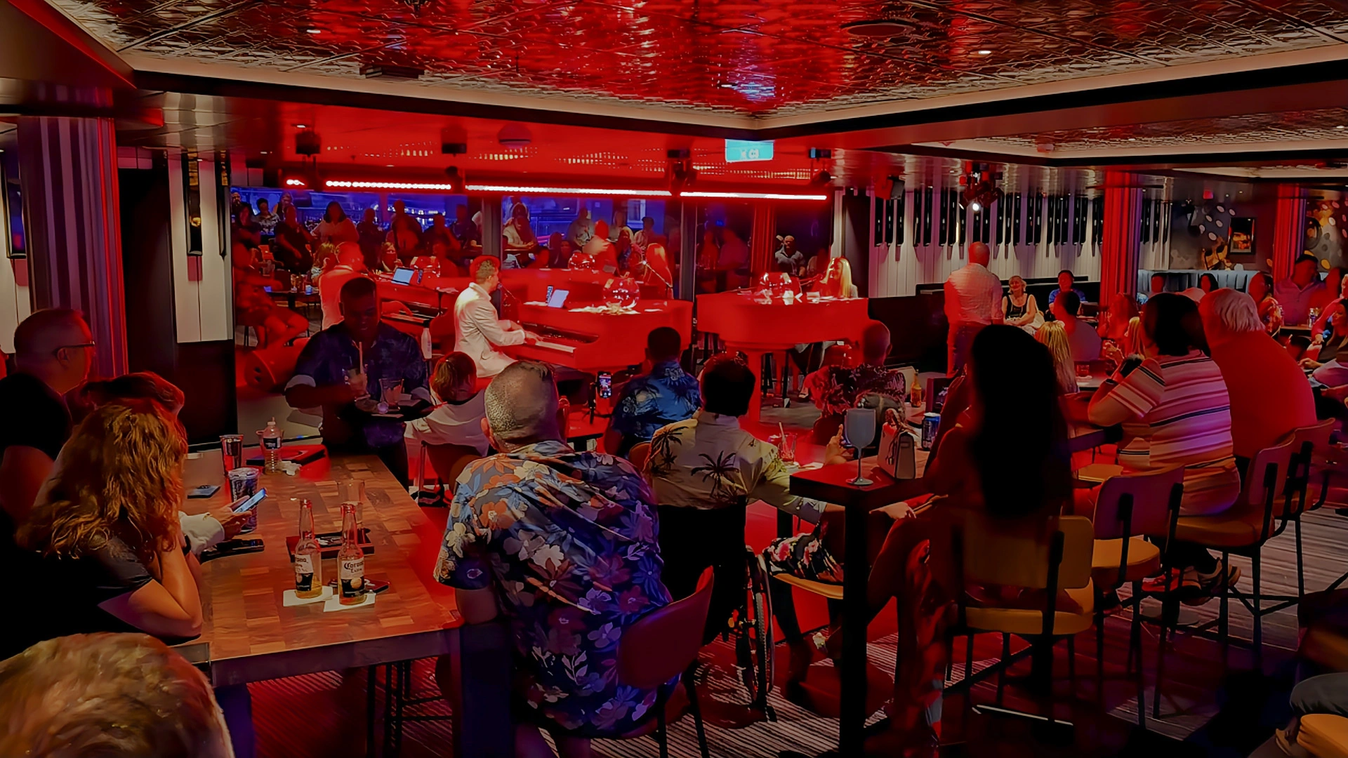 Dueling-Pianos-on-Royal-Caribbeans-Star-of-the-Seas