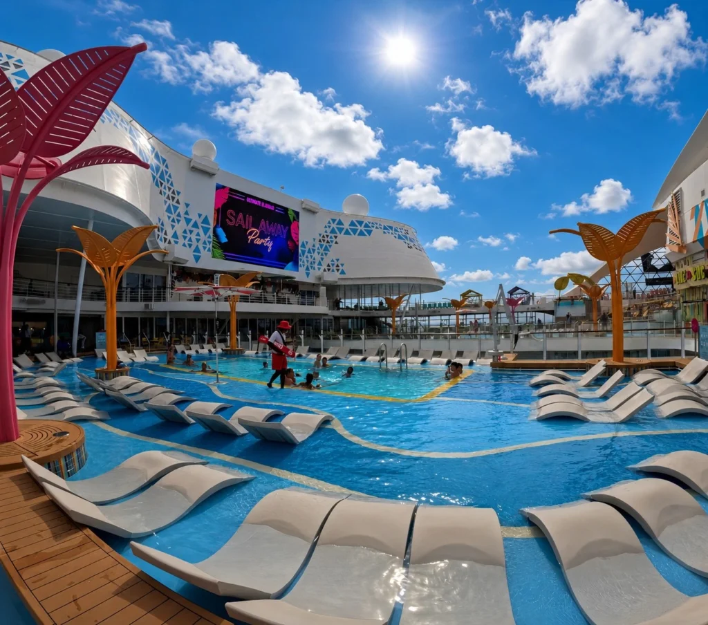 One of the two main pools on Utopia of the Seas