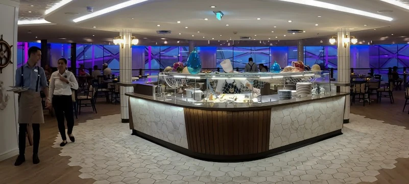 The raw bar at Hooked Seafood on Utopia of the Seas