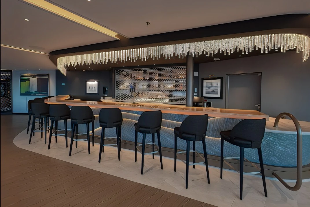 Observation Lounge Bar Norwegian Luna