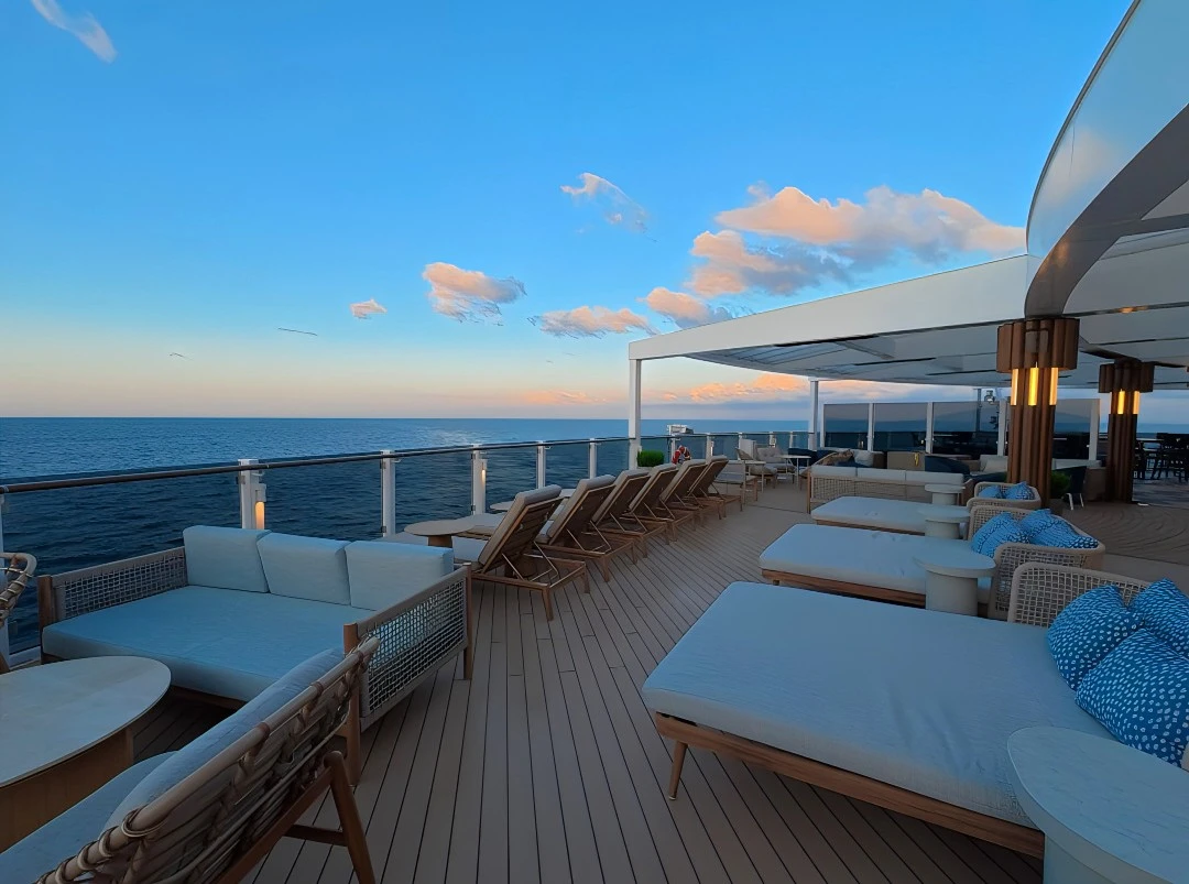 Outdoor Seating Norwegian Luna