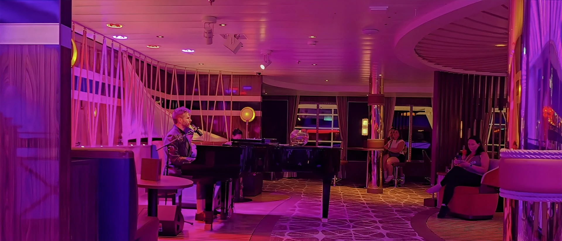 Schooner Bar on Royal Caribbeans Star of the Seas