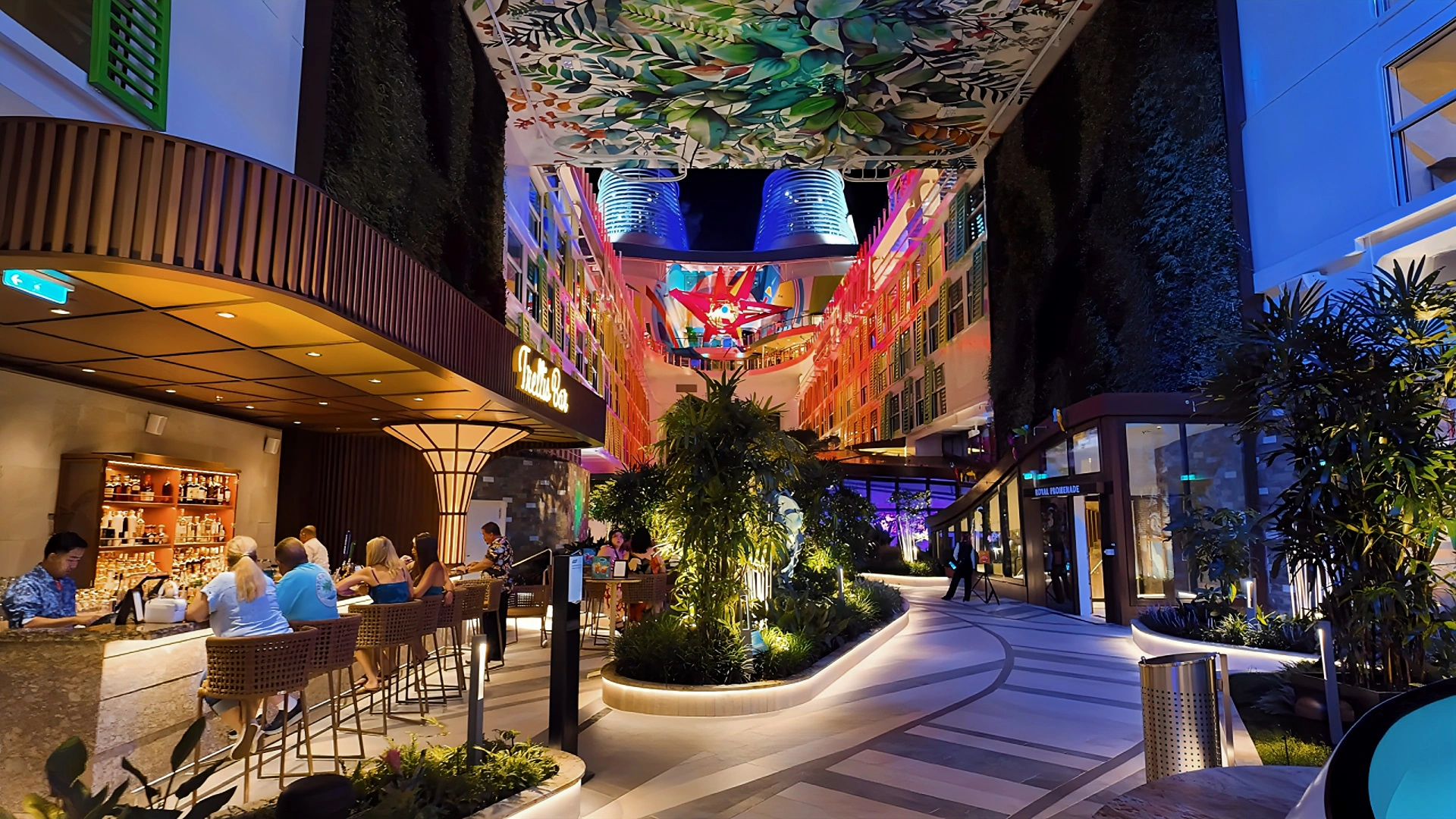 Trellis Bar at night on Royal Caribbeans Star of the Seas