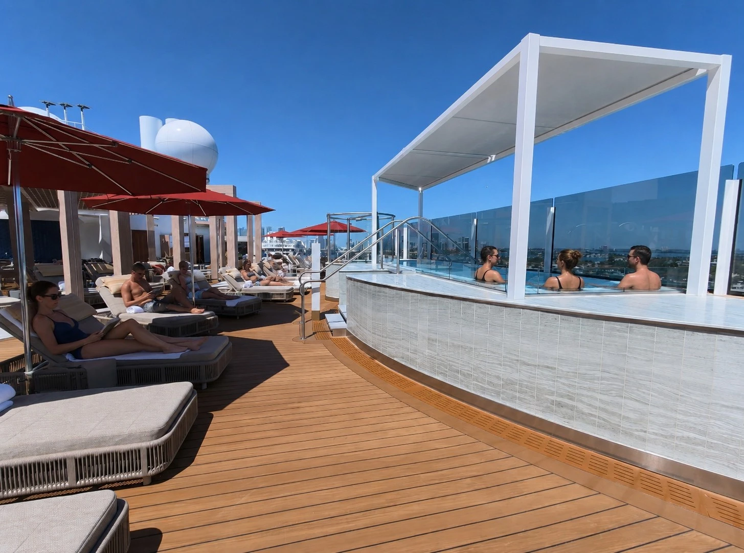 Vibe Beach Club Hot Tub Norwegian Luna